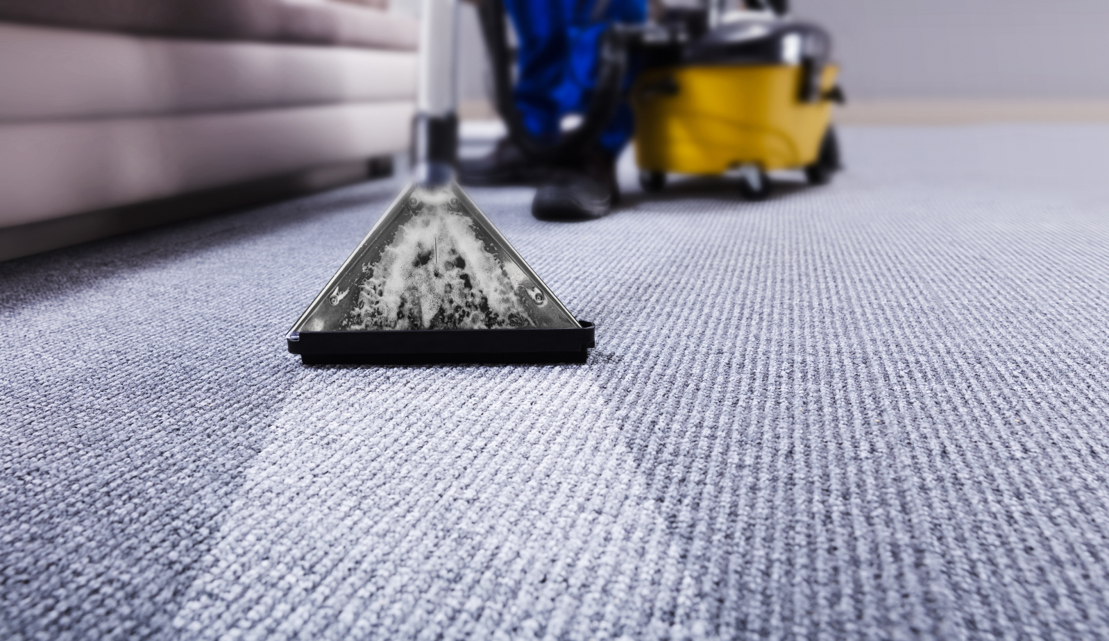 Cleaning carpet tiles