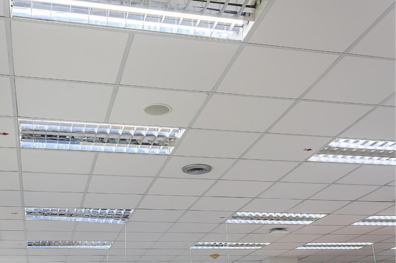 A suspended ceiling with light fittings